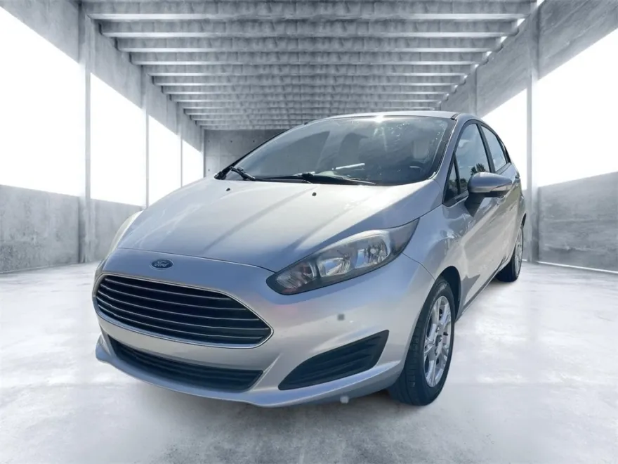 2016 Ford Fiesta SE photo 1