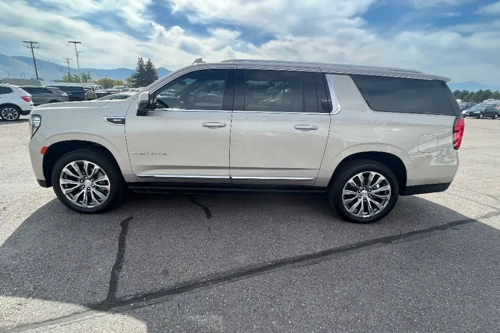 2021 Gmc Yukon XL Denali photo 1