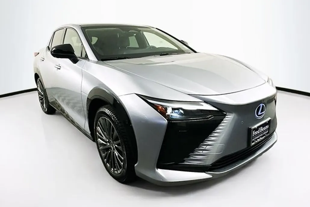 2023 Lexus RZ 450e Luxury photo 1
