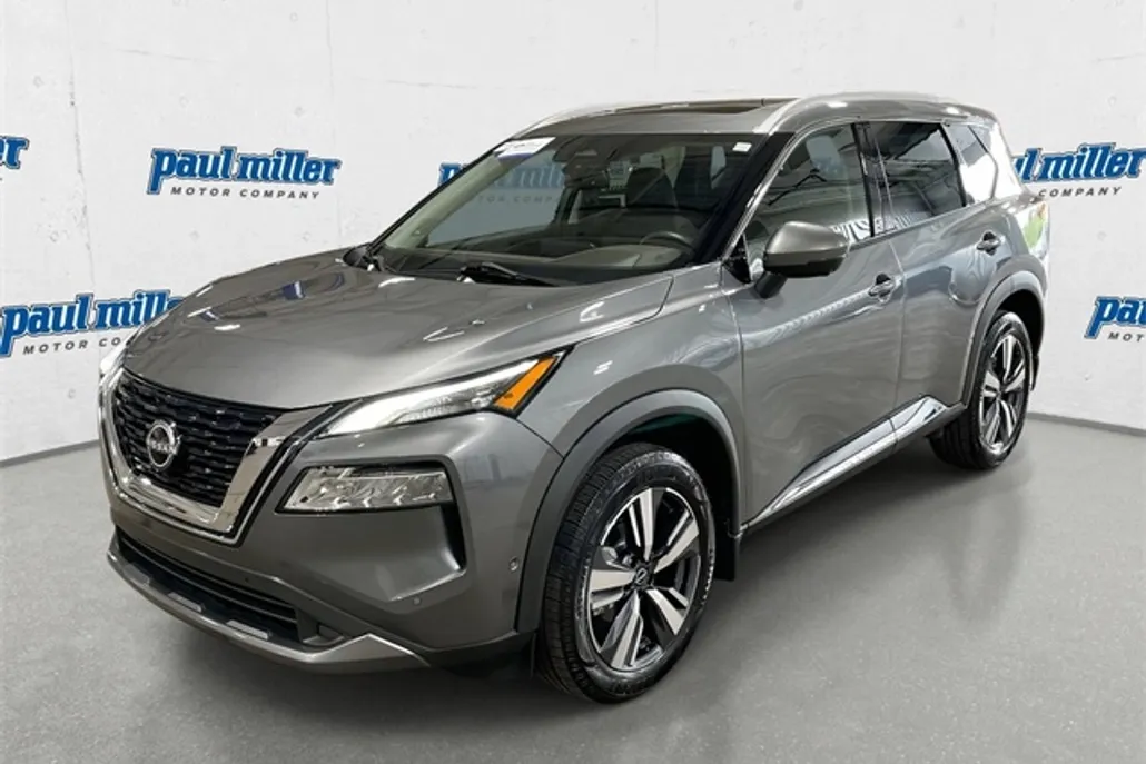 2023 Nissan Rogue SL photo 1