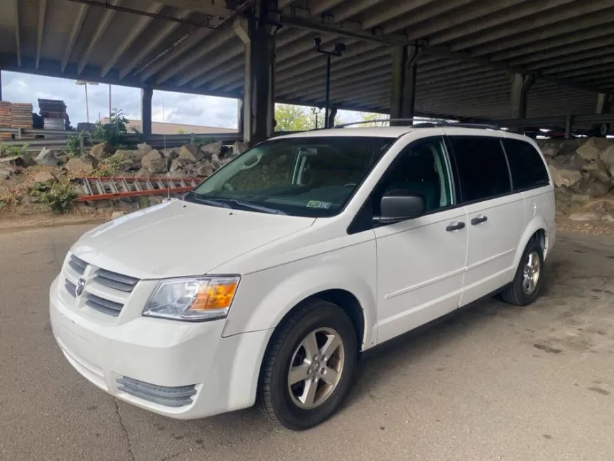 2008 Dodge Grand Caravan SE photo 1