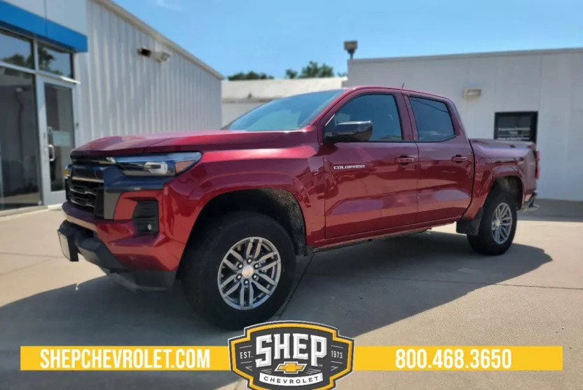 2025 Chevrolet Colorado Work Truck LT photo 1