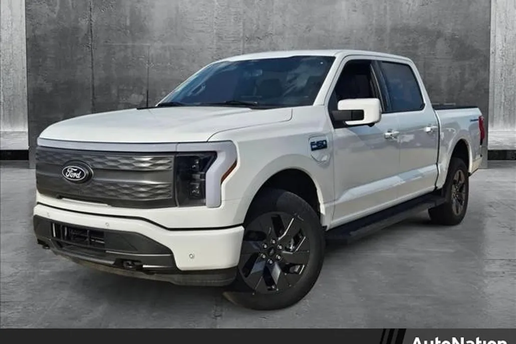 2025 Ford F-150 Lightning Lariat photo 1