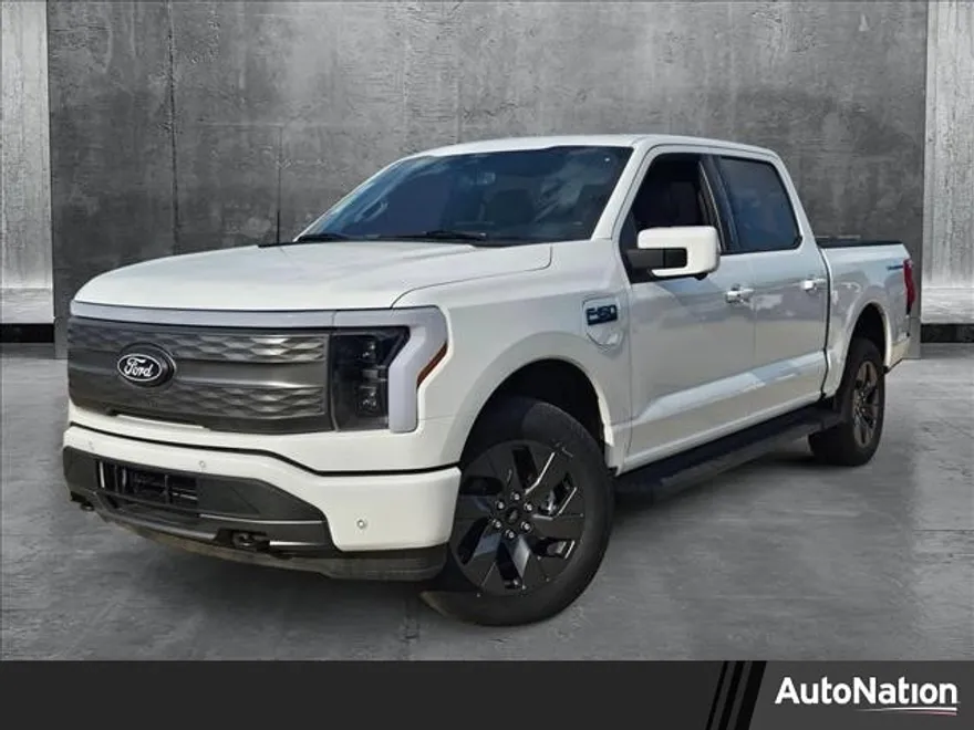 2025 Ford F-150 Lightning Lariat photo 1