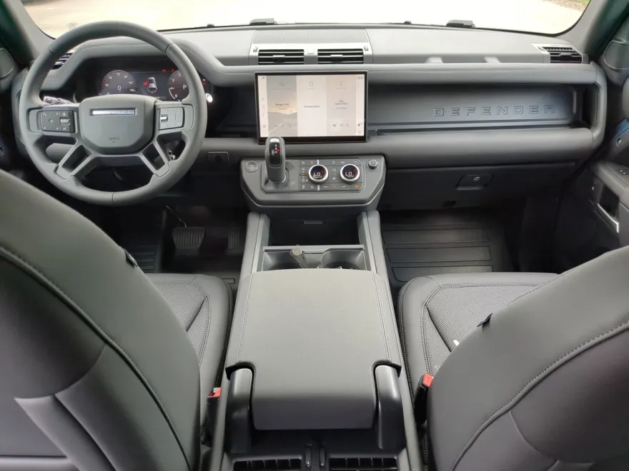 2025 Land Rover Defender 110 S photo 1