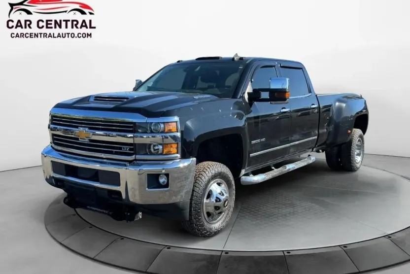 2019 Chevrolet Silverado LTZ photo 1