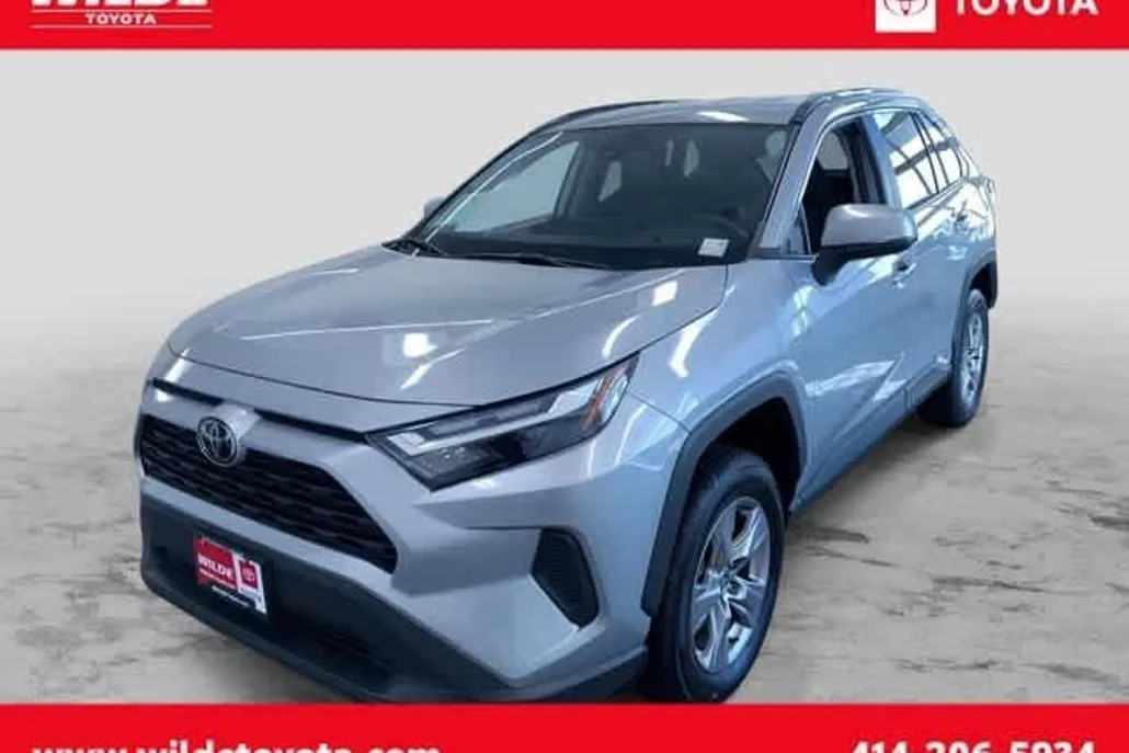 2022 Toyota RAV4 XLE photo 1