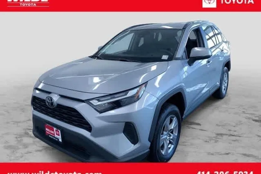 2022 Toyota RAV4 XLE photo 1