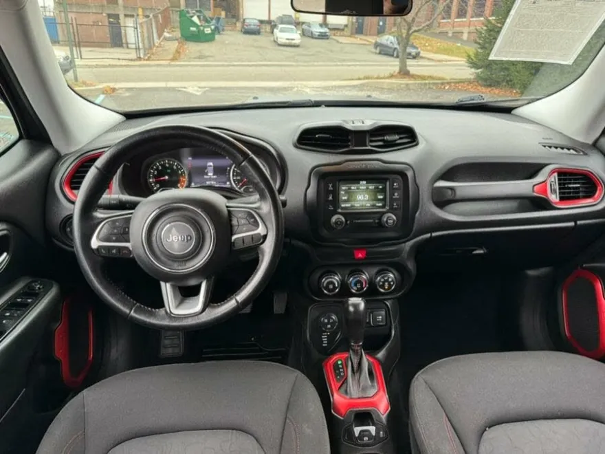2016 Jeep Renegade Trailhawk photo 18