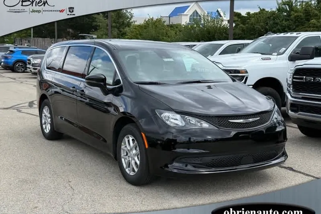 2026 Chrysler Voyager LX photo 1