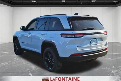 2025 Jeep Grand Cherokee Altitude photo 3