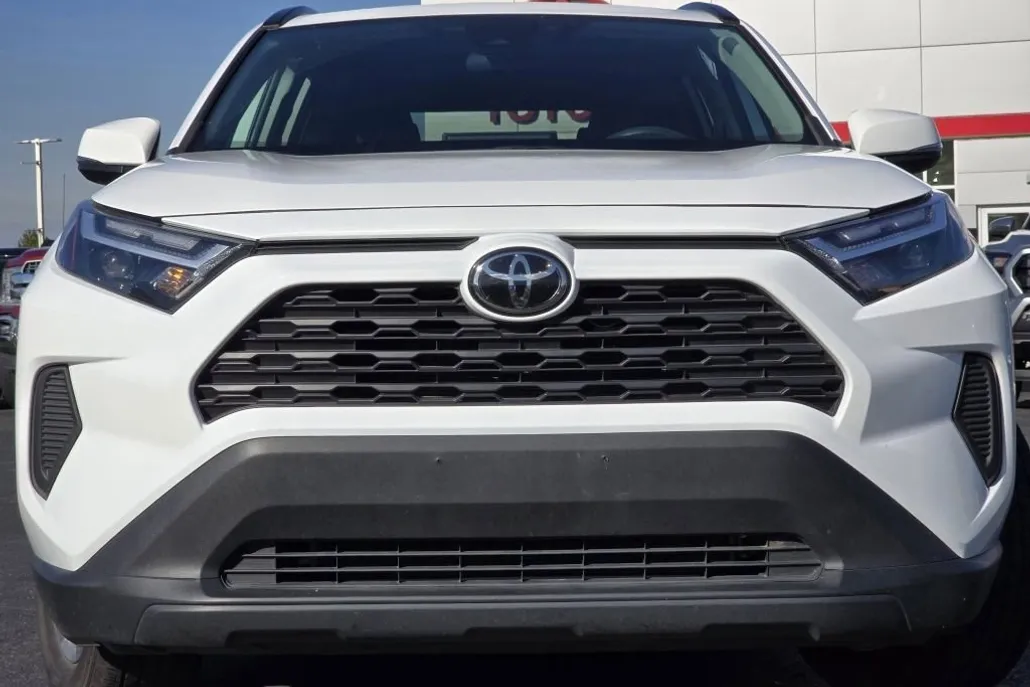 2024 Toyota RAV4 XLE photo 1