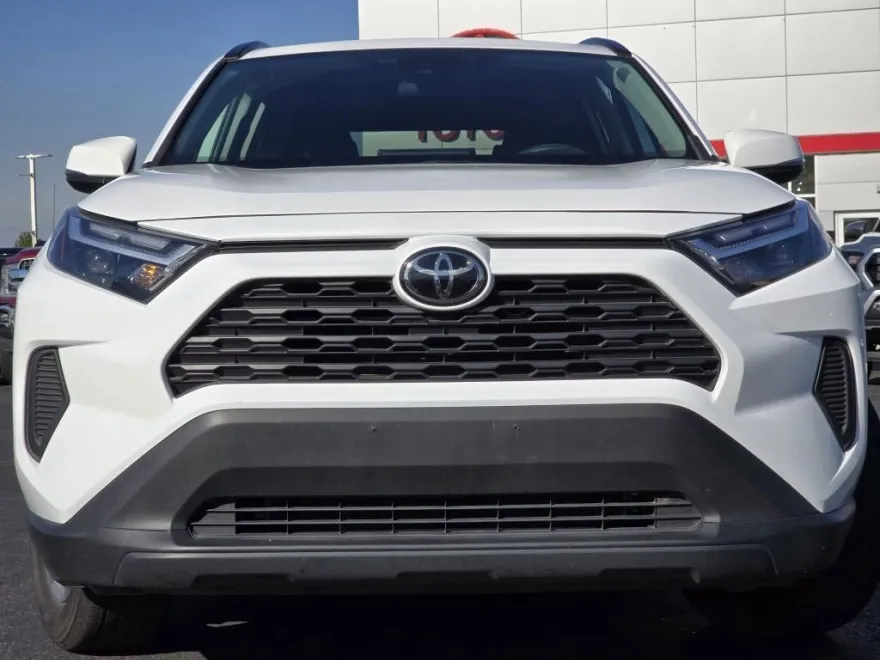 2024 Toyota RAV4 XLE photo 1