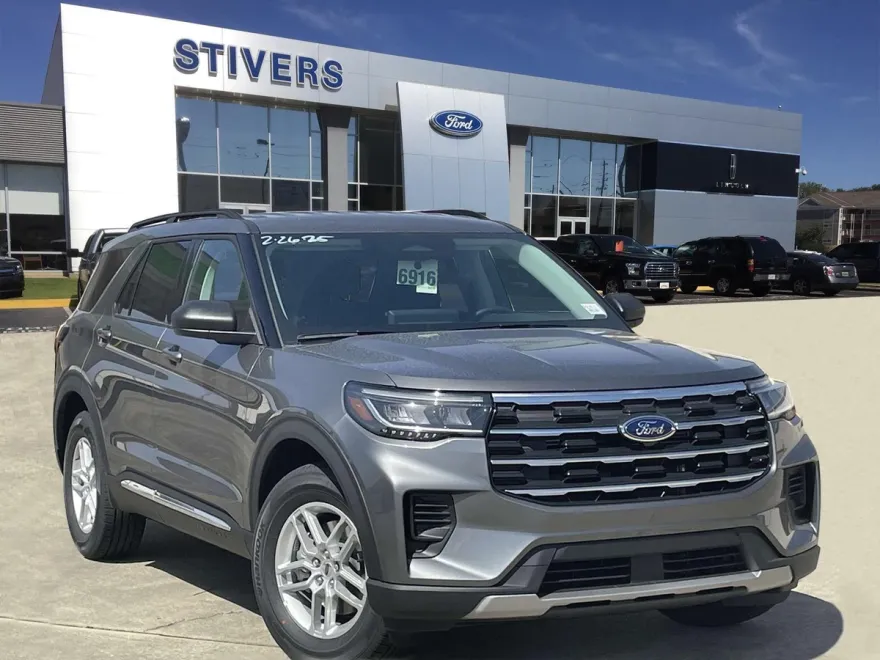 2025 Ford Explorer photo 1