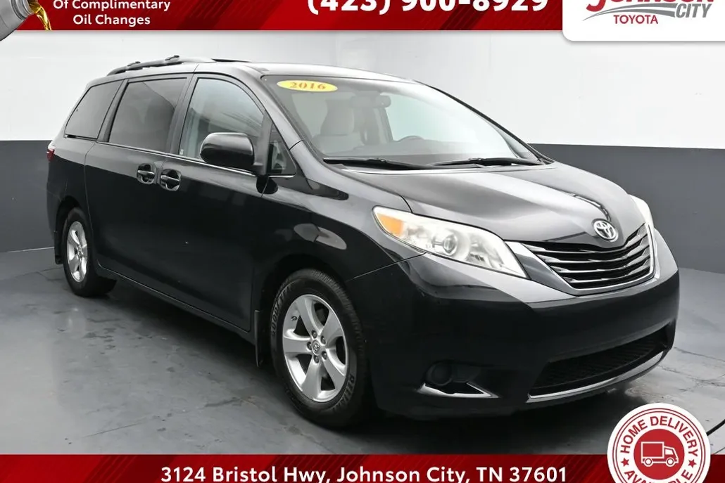 2016 Toyota Sienna LE photo 1