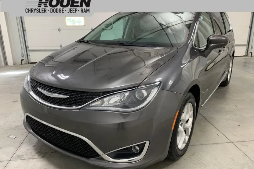 2017 Chrysler Pacifica Touring Plus photo 1