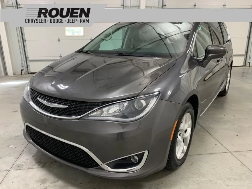 2017 Chrysler Pacifica Touring Plus photo 1
