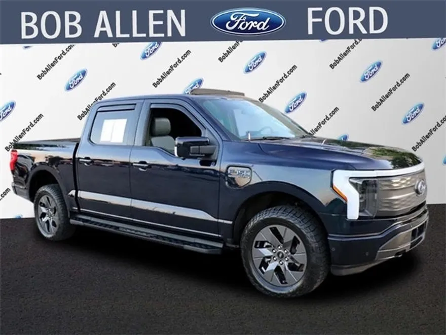 2022 Ford F-150 Lightning Lariat photo 1