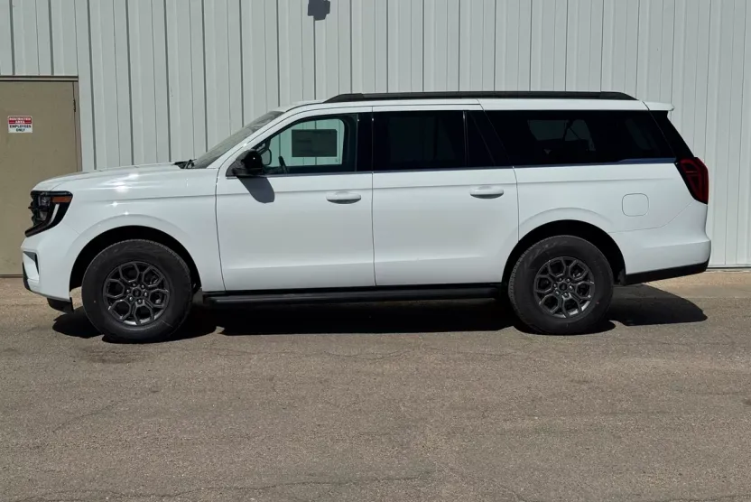 2025 Ford Expedition MAX photo 1