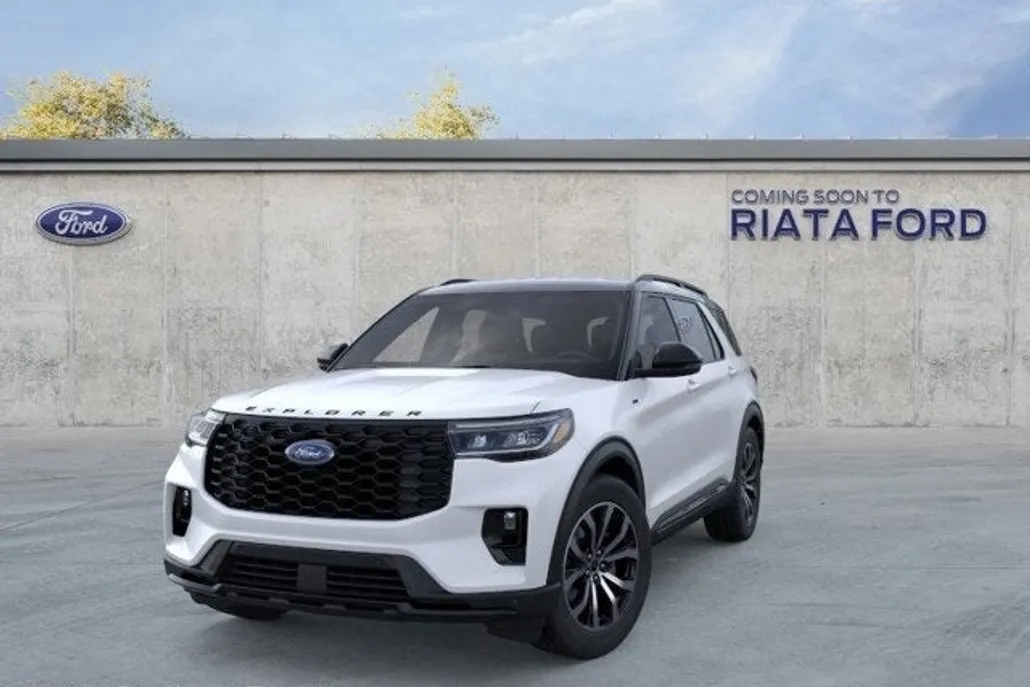 2025 Ford Explorer ST-Line photo 1