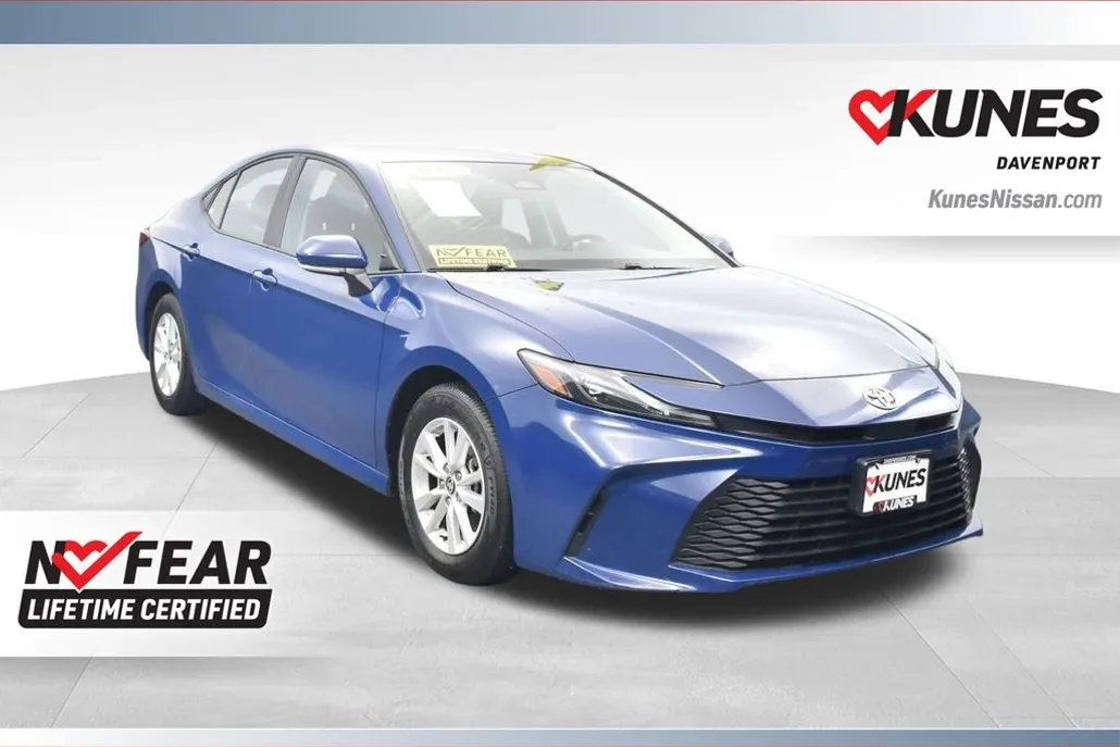 2025 Toyota Camry LE photo 1