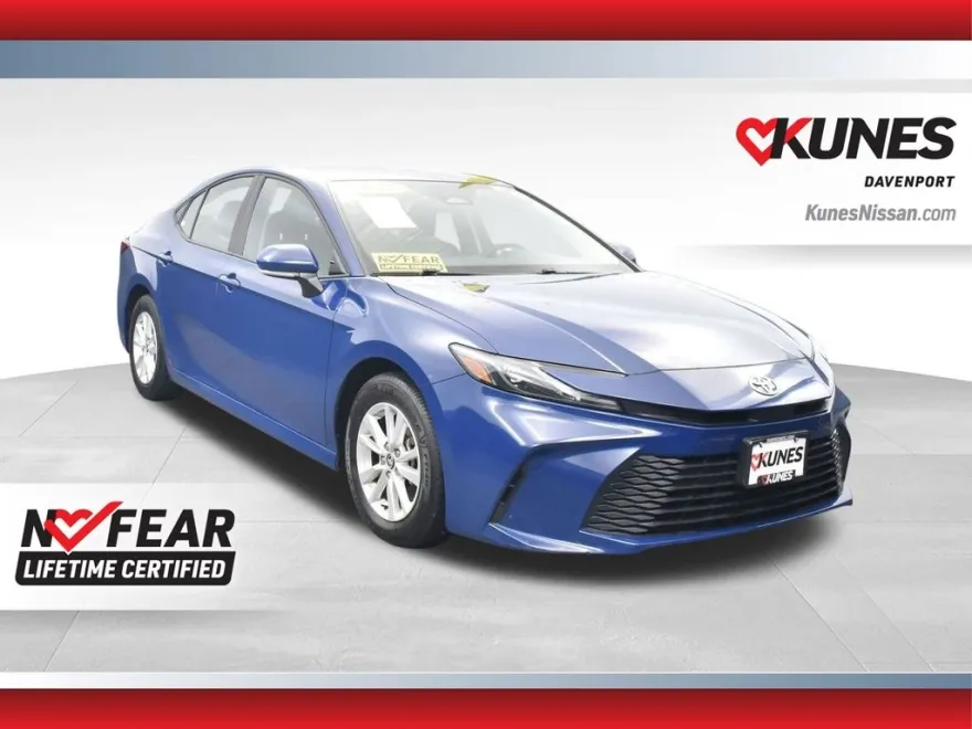 2025 Toyota Camry LE photo 1