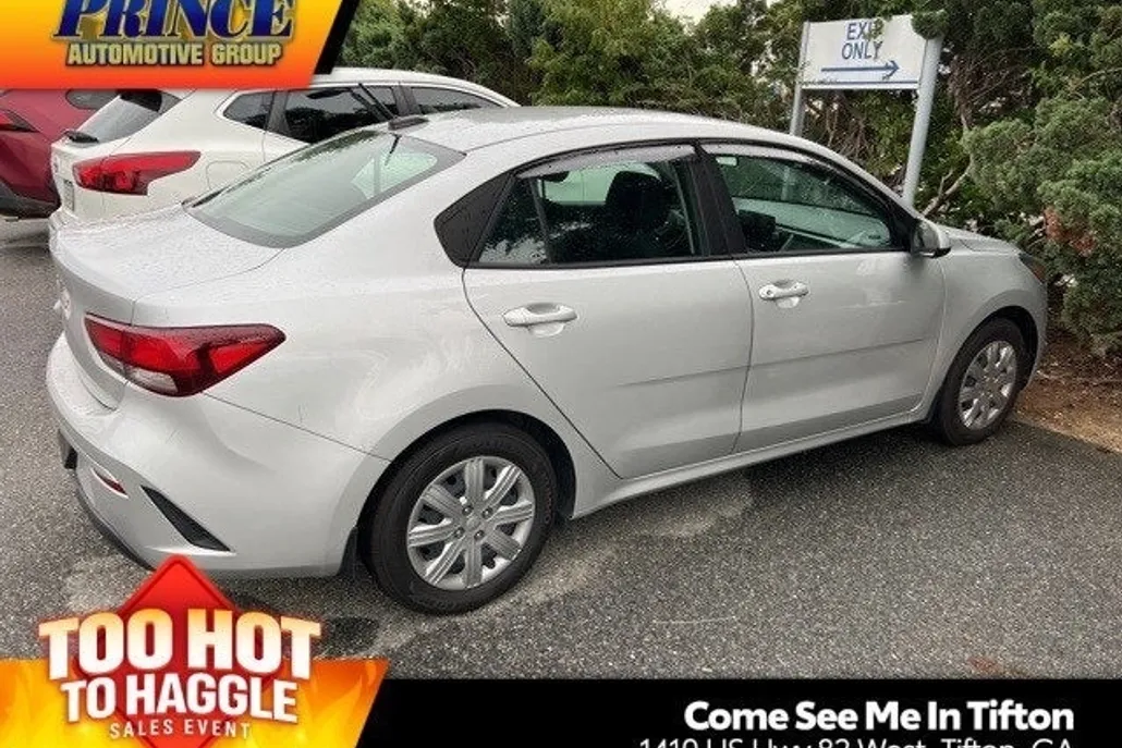 2022 Kia Rio LX photo 1