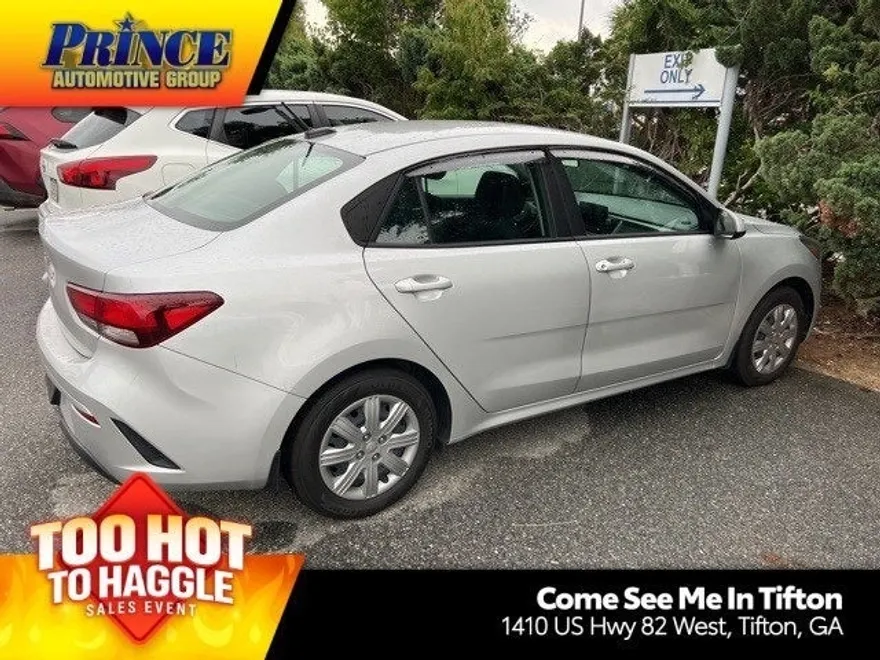 2022 Kia Rio LX photo 1