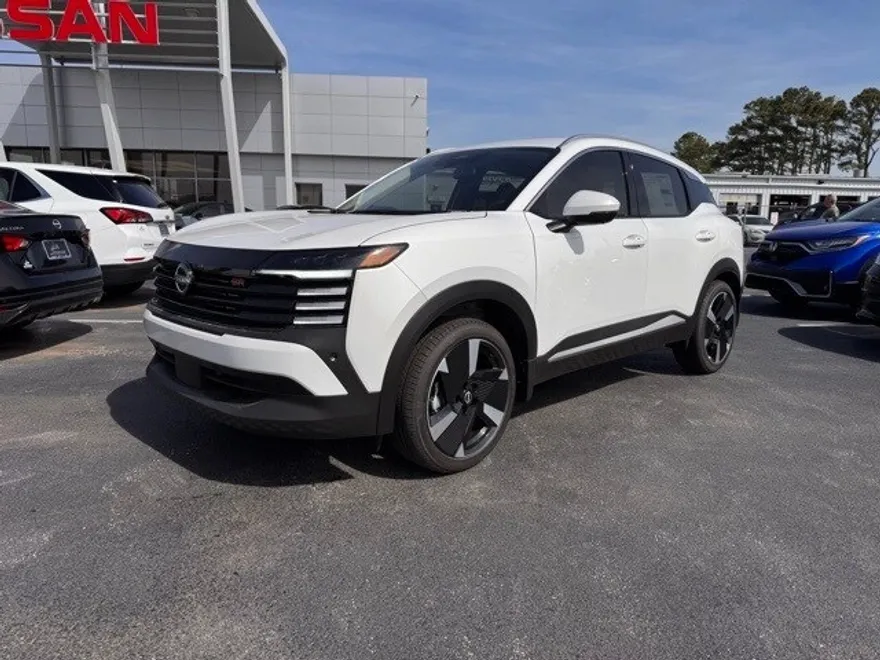 2025 Nissan Kicks SR photo 1