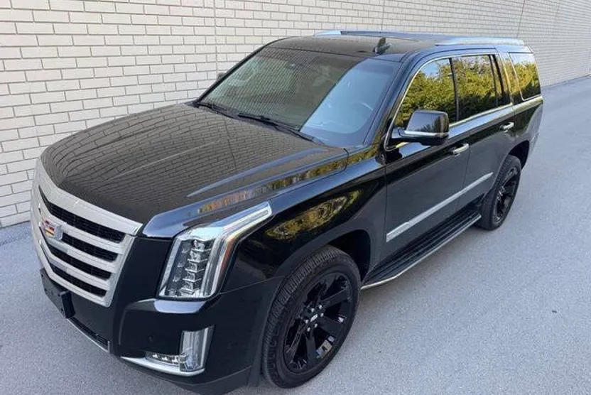 2017 Cadillac Escalade Luxury photo 1
