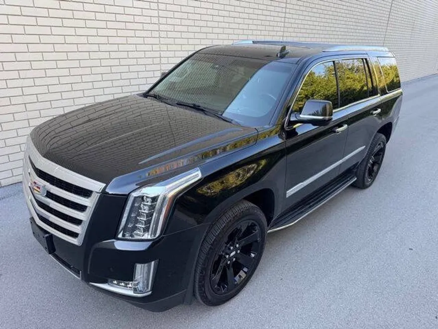 2017 Cadillac Escalade Luxury photo 1