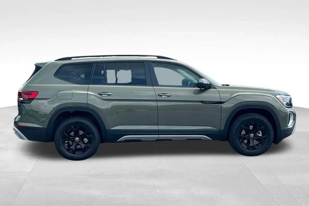 2025 Volkswagen Atlas Peak Edition SE photo 1
