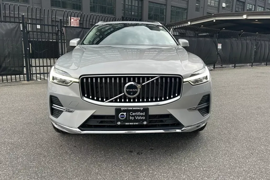 2022 Volvo XC60 B5 Inscription photo 1