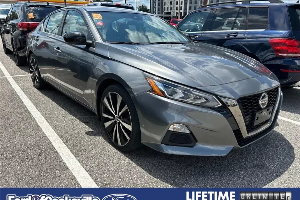 2022 Nissan Altima 2.5 SR photo 1