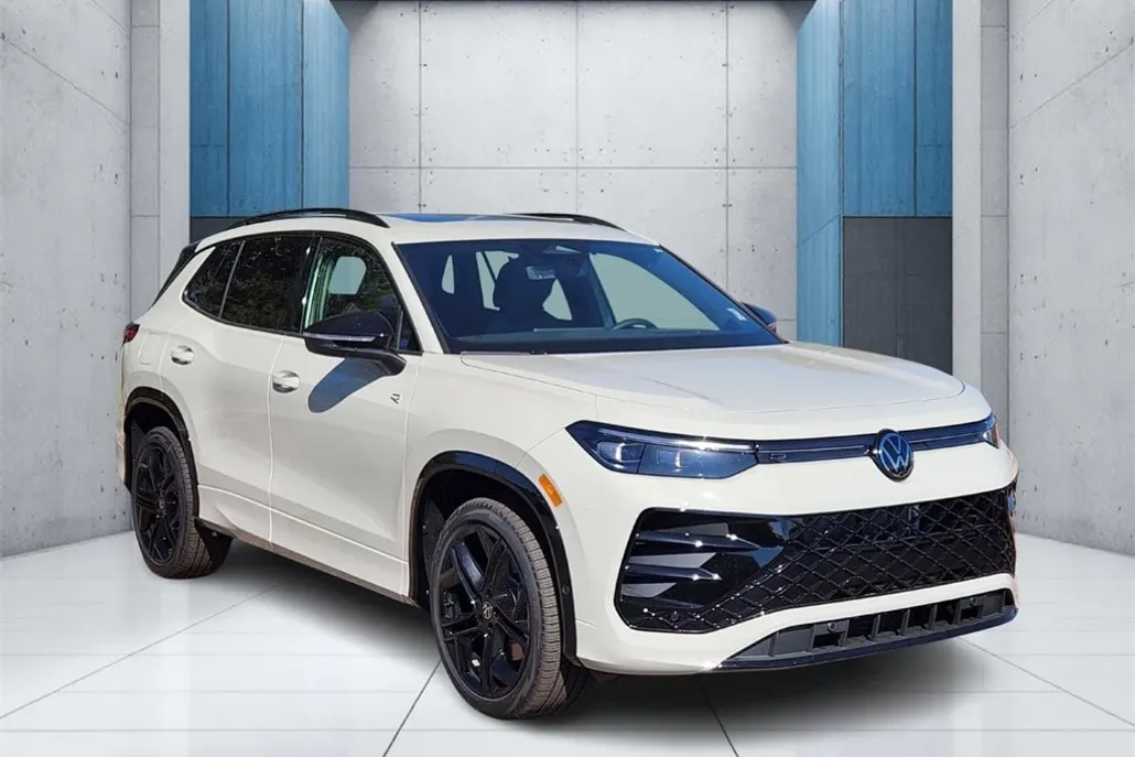 2025 Volkswagen Tiguan SE R-Line Black photo 1