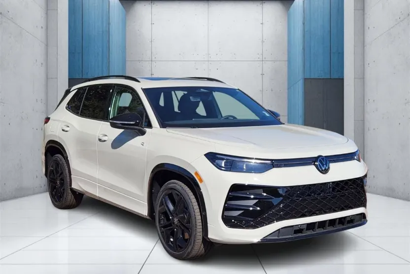 2025 Volkswagen Tiguan SE R-Line Black photo 1