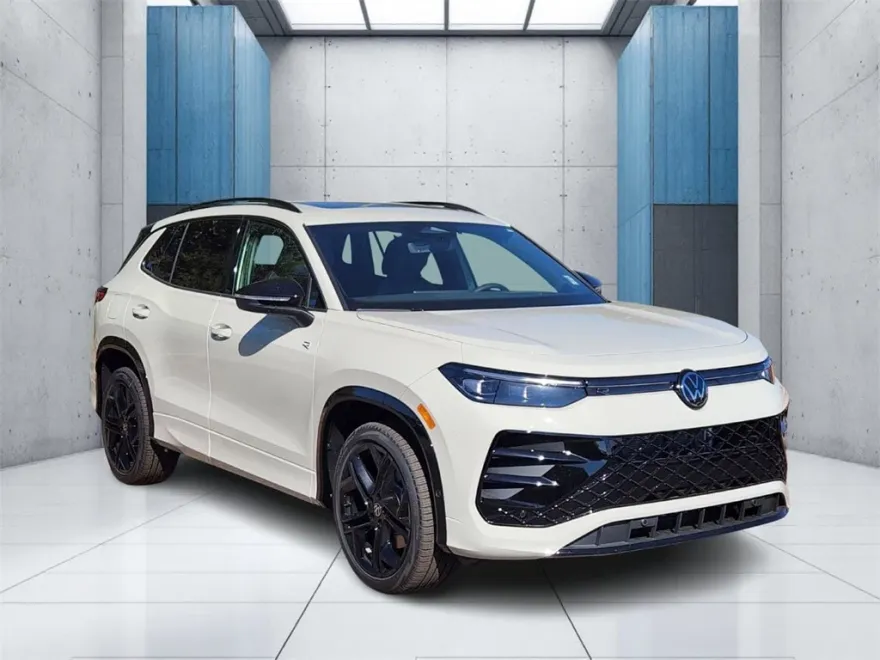 2025 Volkswagen Tiguan SE R-Line Black photo 1
