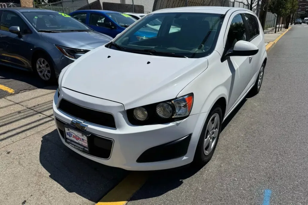 2016 Chevrolet Sonic LS photo 1