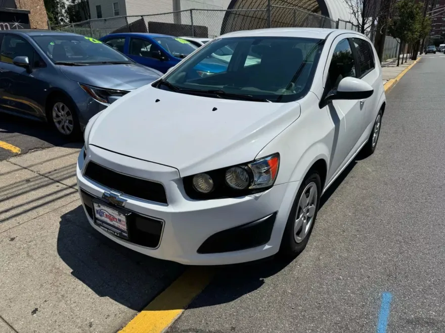 2016 Chevrolet Sonic LS photo 1