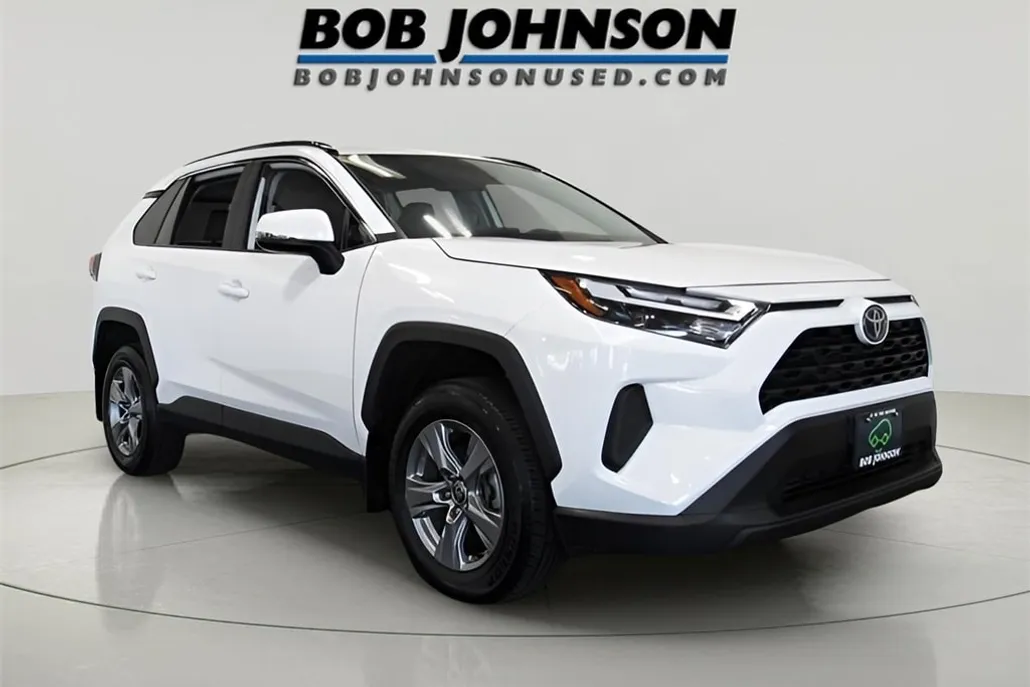 2024 Toyota RAV4 XLE photo 1