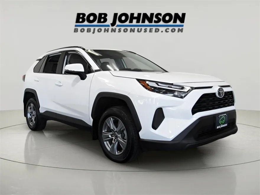 2024 Toyota RAV4 XLE photo 1