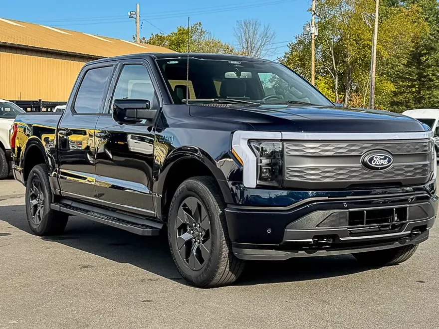 2025 Ford F-150 Lightning Lariat photo 1
