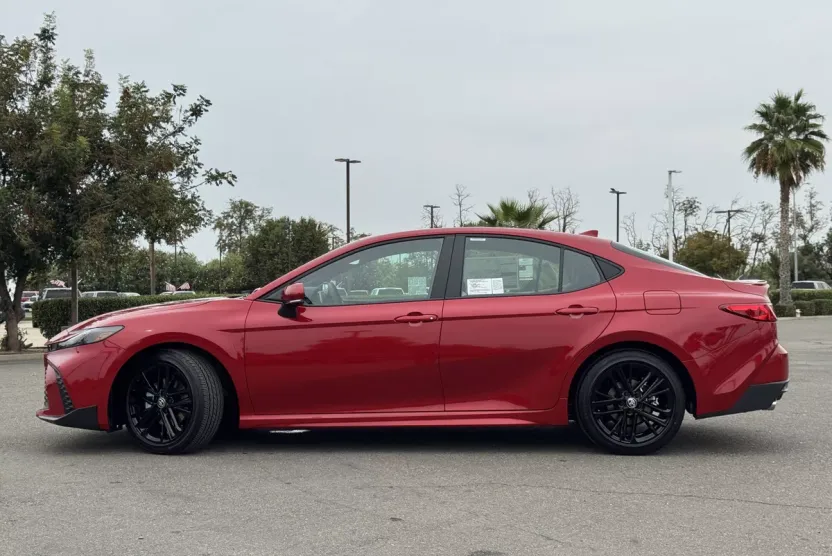 2026 Toyota Camry SE photo 1