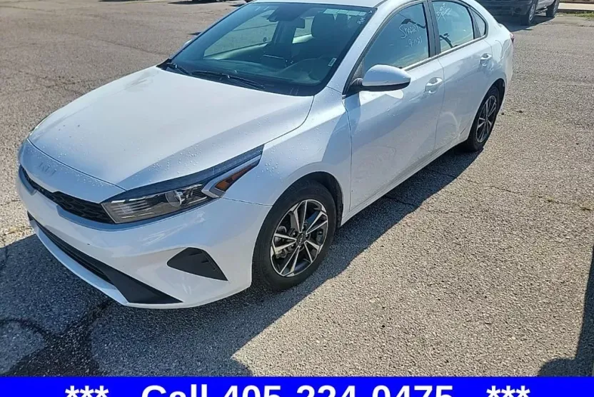 2024 Kia Forte LXS photo 1