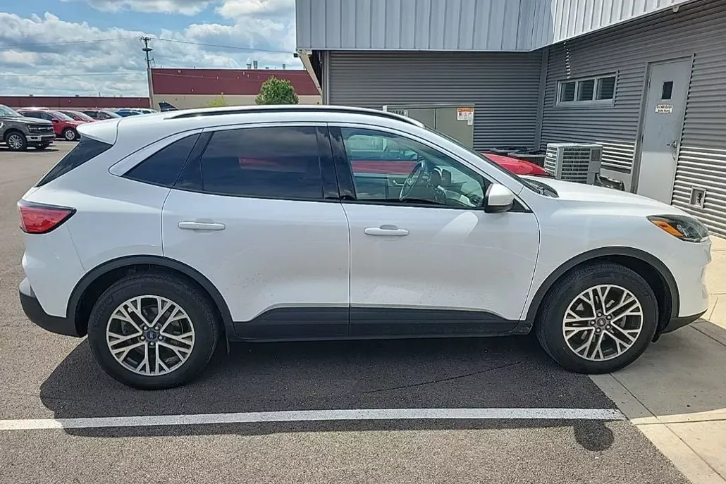 2020 Ford Escape SEL photo 1