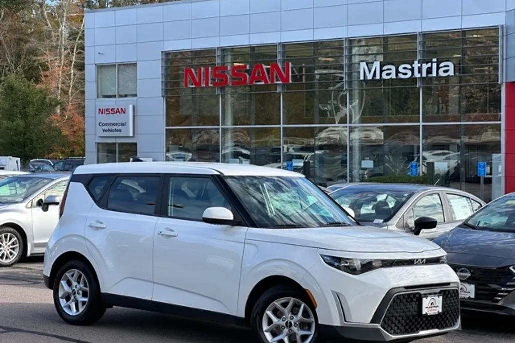 2023 Kia Soul S photo 1