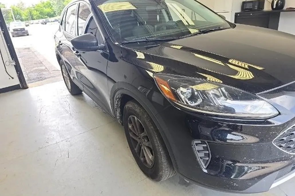 2022 Ford Escape SE photo 1