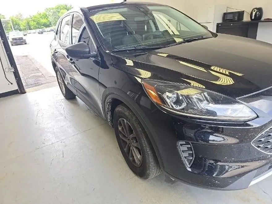 2022 Ford Escape SE photo 1