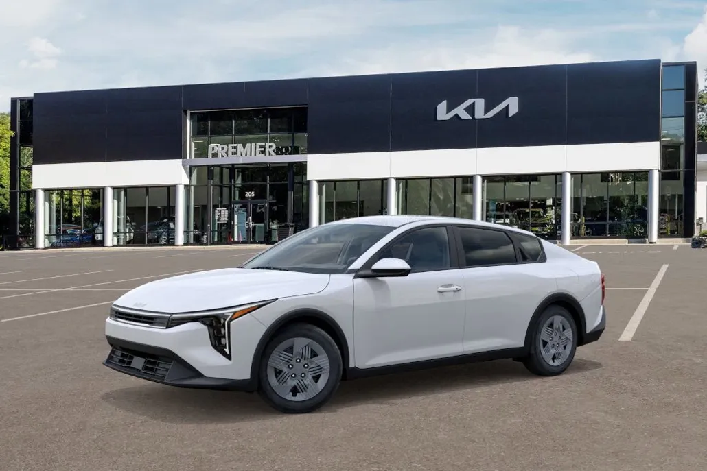 2025 Kia K4 LX photo 1