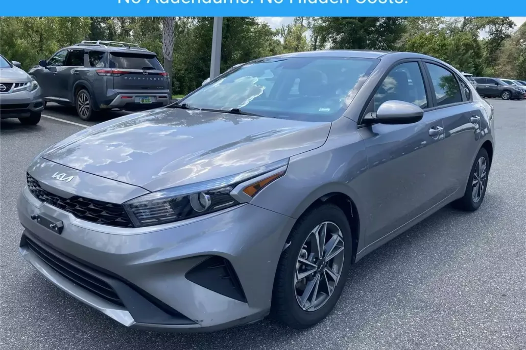 2023 Kia Forte LXS photo 1